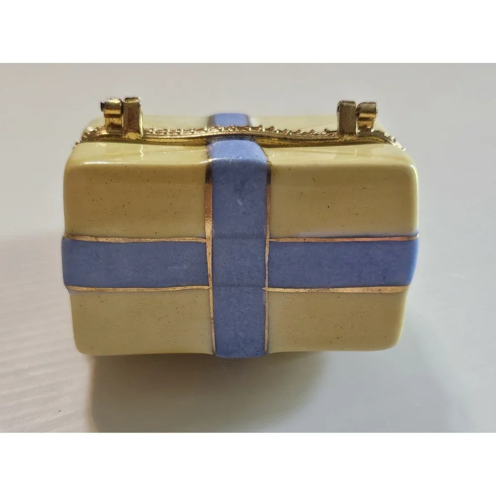 Porcelain Gift Box Trinket – Vintage Style Hinged Present